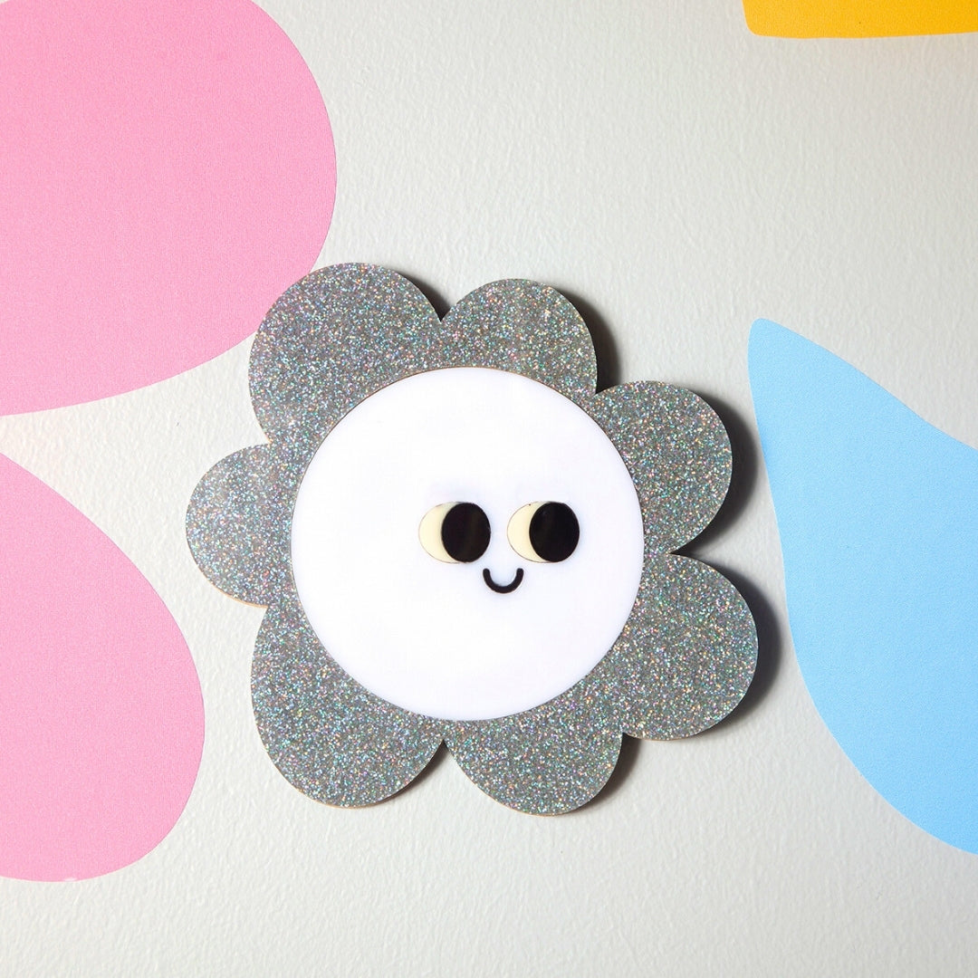 Lola Wall / Magnet smile in silver Glitter / White-Little Fish Co.