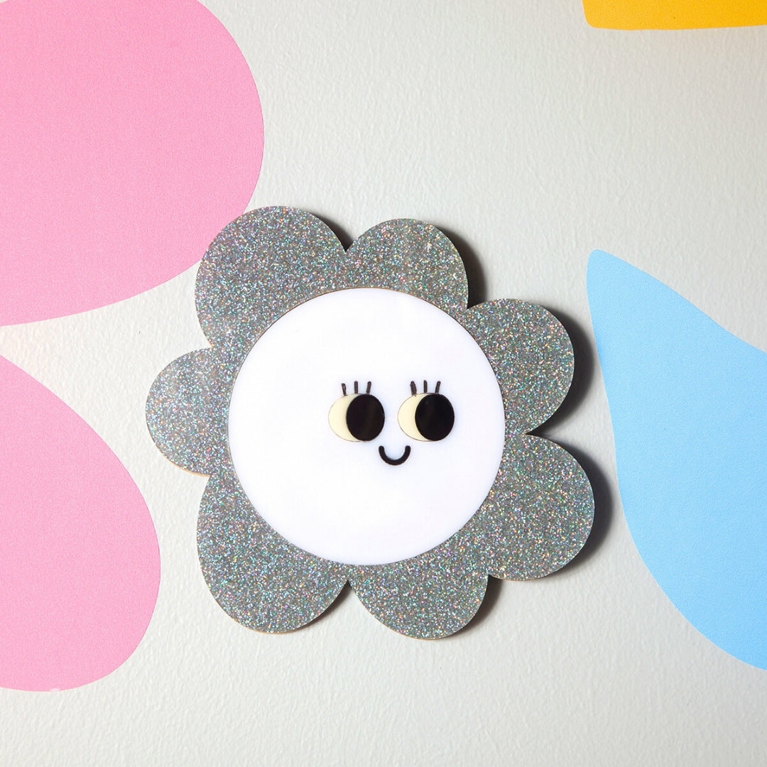 Lola Wall / Magnet smile in silver Glitter / White-Little Fish Co.