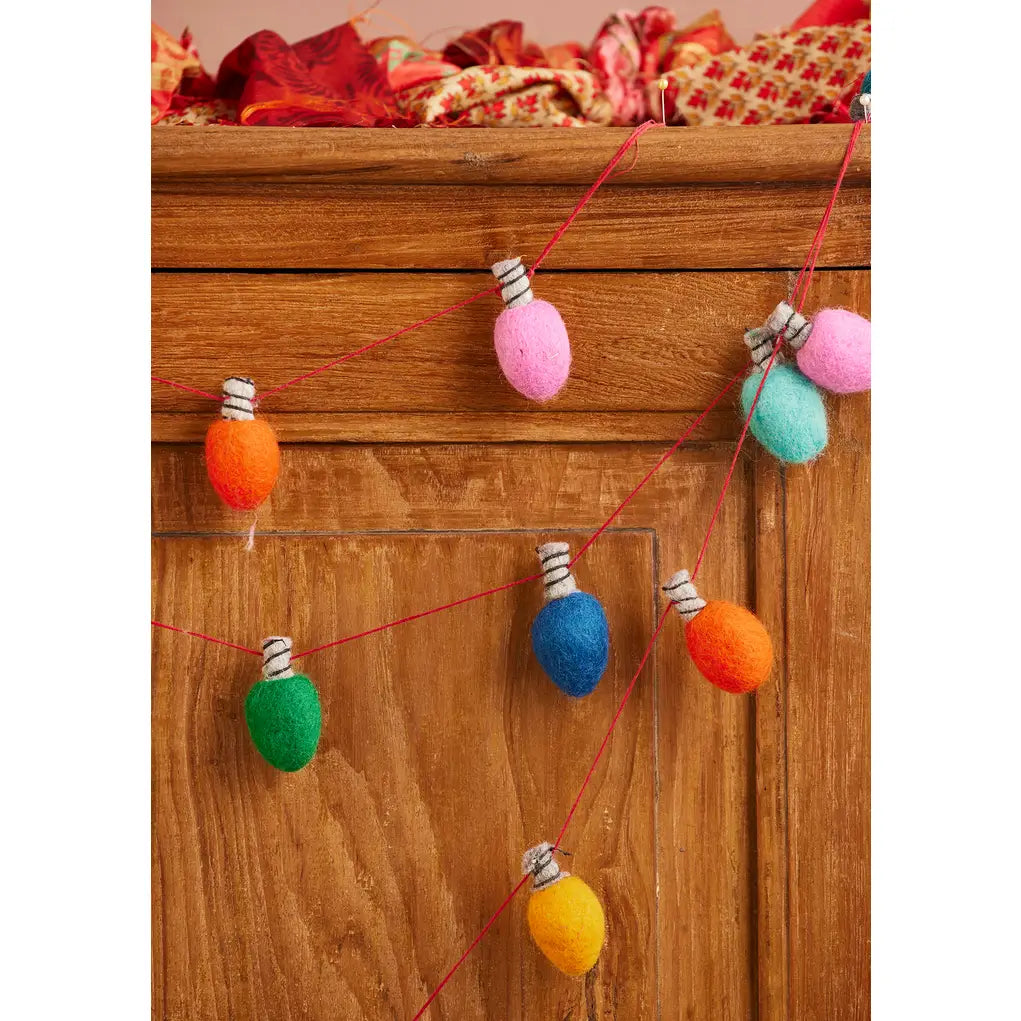 Felt Light Bulb garland 200cm