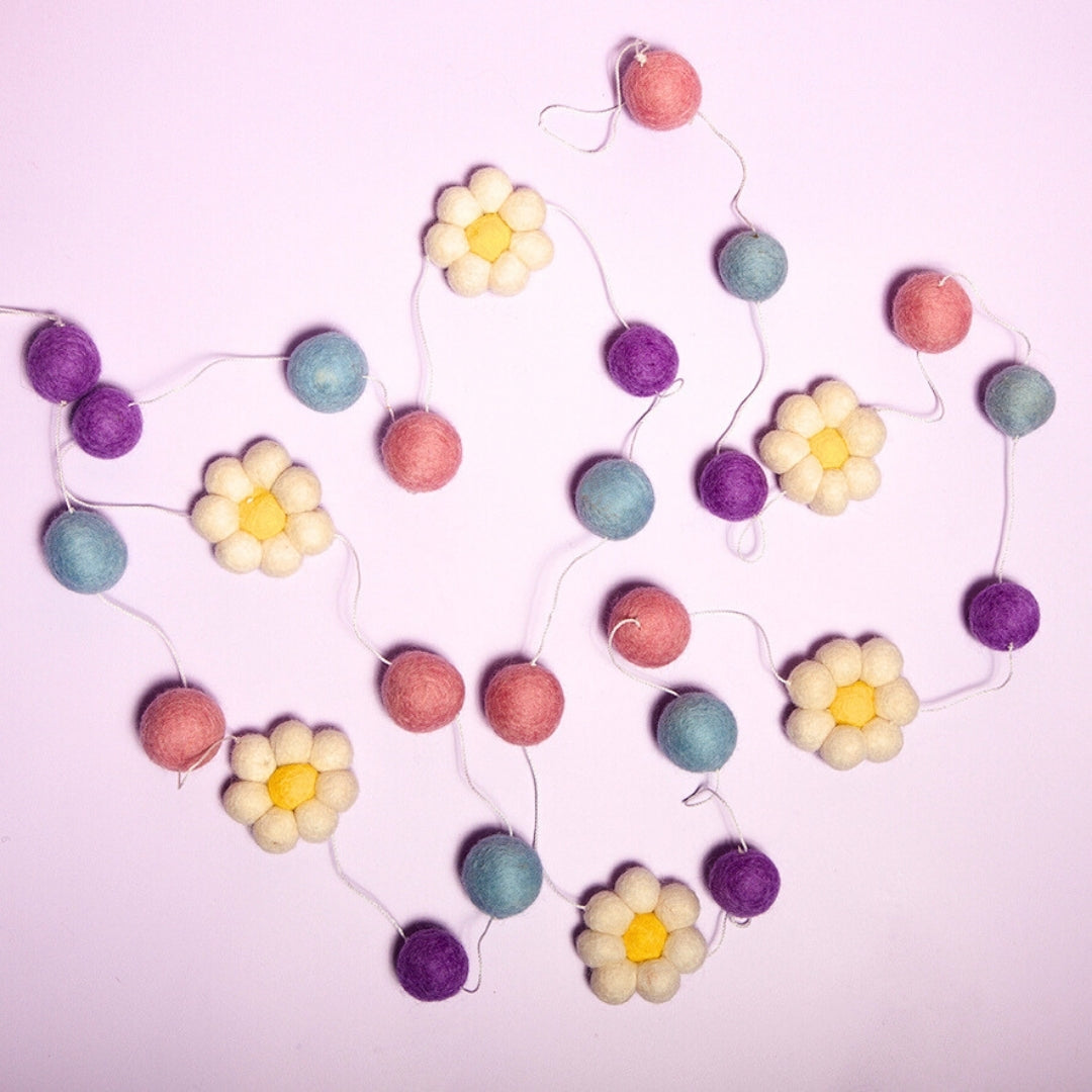 Daisy pastel garland-Boxing day 2024-Little Fish Co.