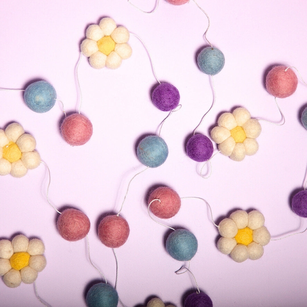 Daisy pastel garland-Boxing day 2024-Little Fish Co.