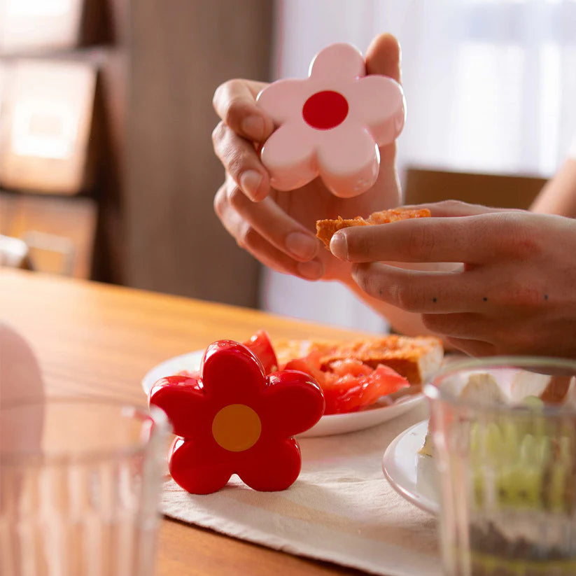 Daisy Salt and pepper shakers-Top 30 Decor-Little Fish Co.