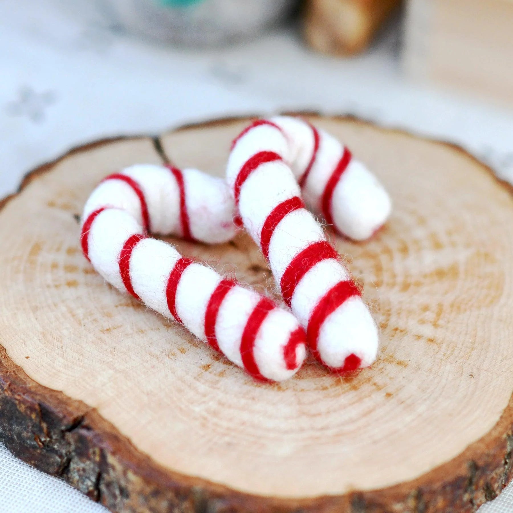 Set of 2 white / red candy cane