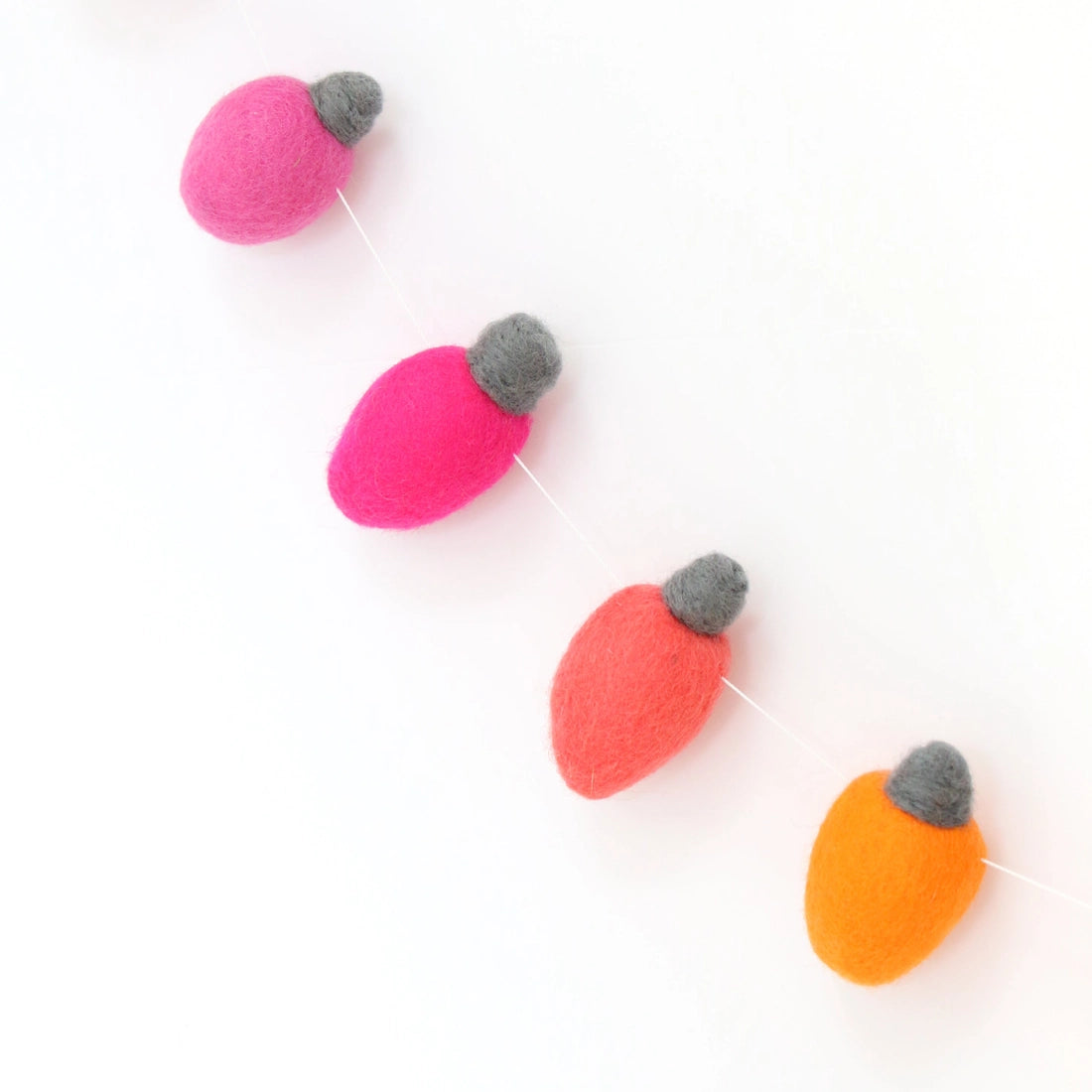 Light bulb felt garland
